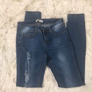 Distressed skinny jeans